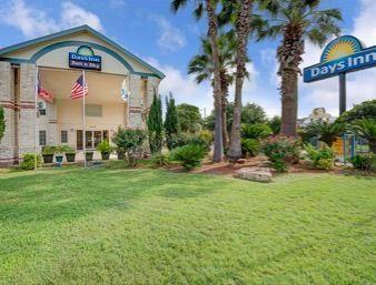 Days Inn By Wyndham San Antonio Southeast Frost Bank Center Kültér fotó