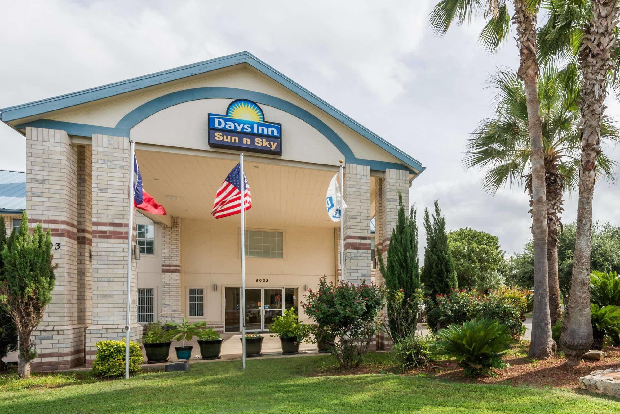 Days Inn By Wyndham San Antonio Southeast Frost Bank Center Kültér fotó