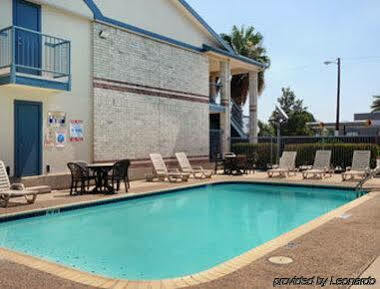 Days Inn By Wyndham San Antonio Southeast Frost Bank Center Kültér fotó